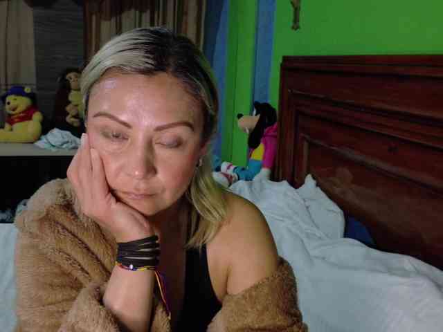 Charlizetheron1 webcam