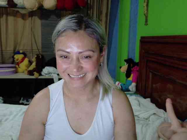 Charlizetheron1 webcam