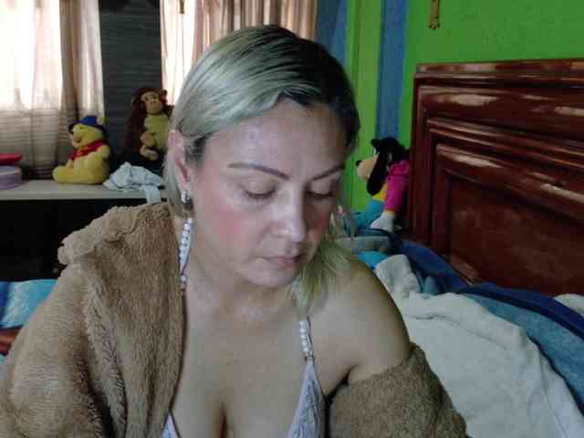 Charlizetheron1 webcam