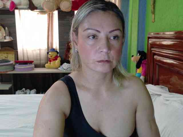 Charlizetheron1 webcam