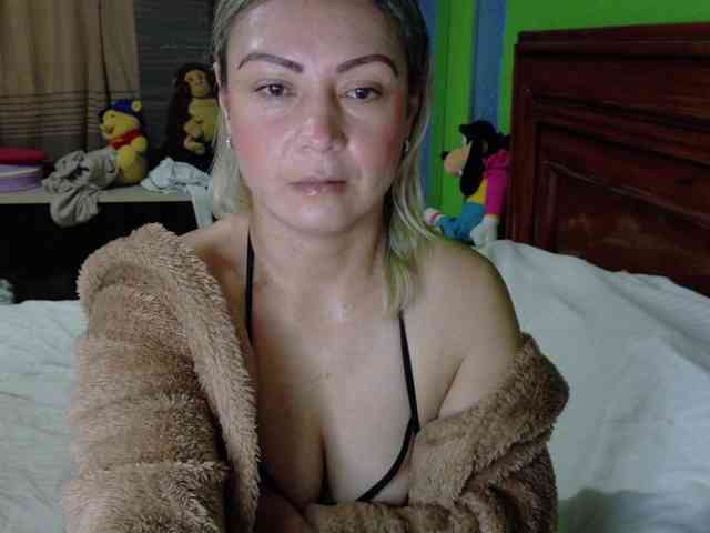 Charlizetheron1 webcam