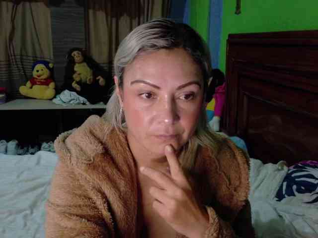 Charlizetheron1 webcam