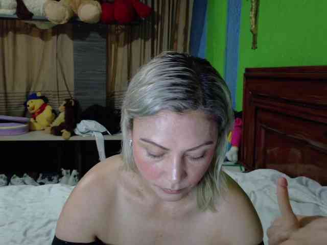 Charlizetheron1 webcam