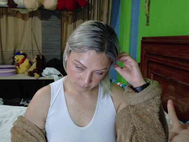 Charlizetheron1 webcam