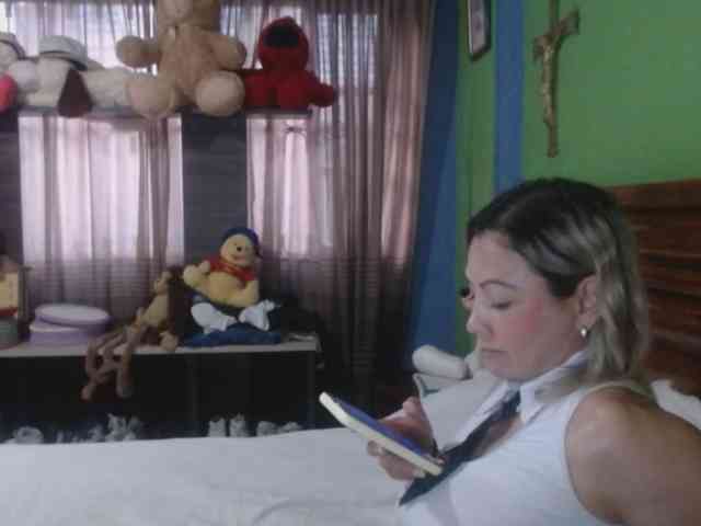 Charlizetheron1 webcam