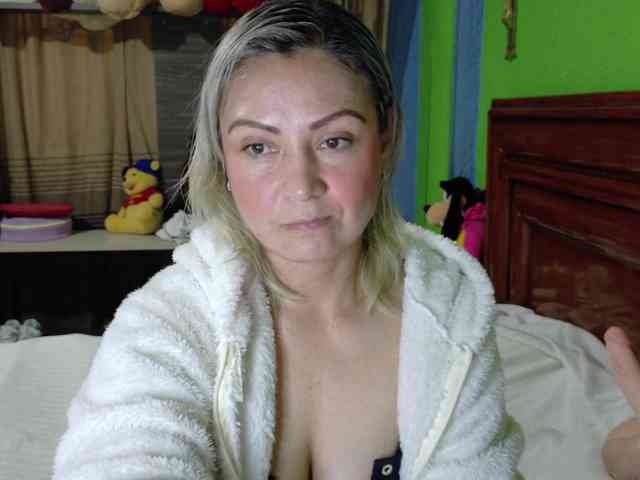 Charlizetheron1 webcam