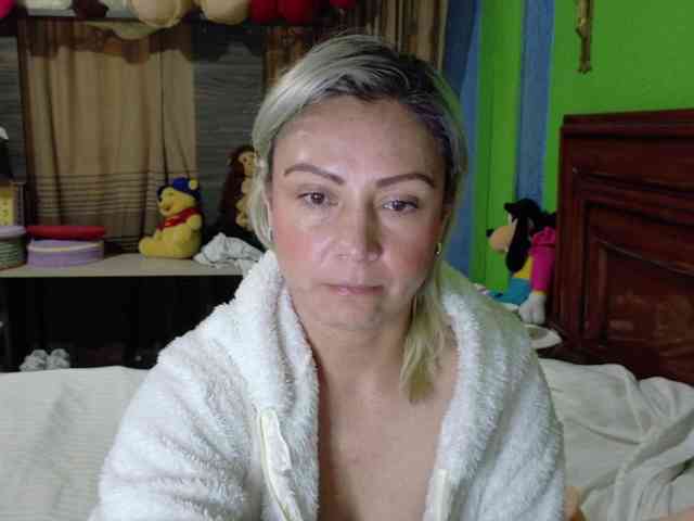 Charlizetheron1 webcam