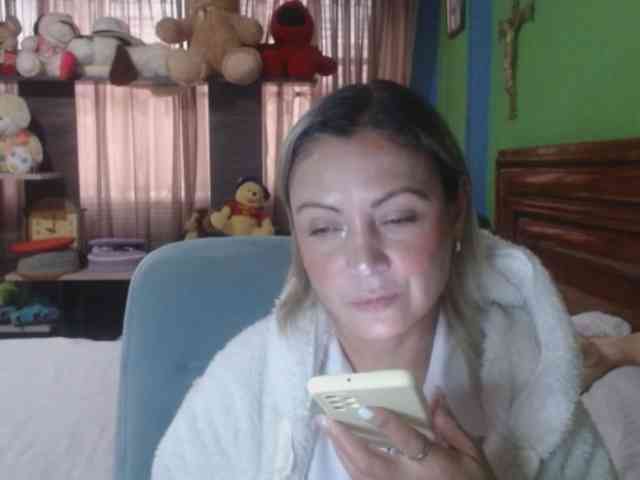 Charlizetheron1 webcam