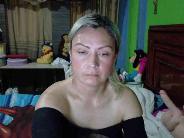 Charlizetheron1 webcam