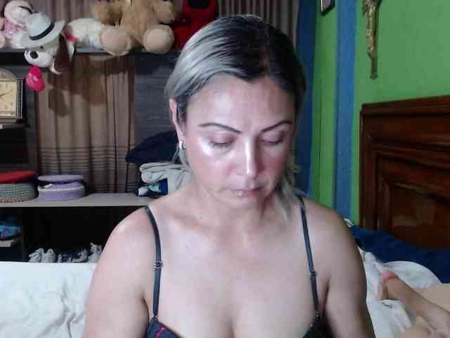 Charlizetheron1 webcam