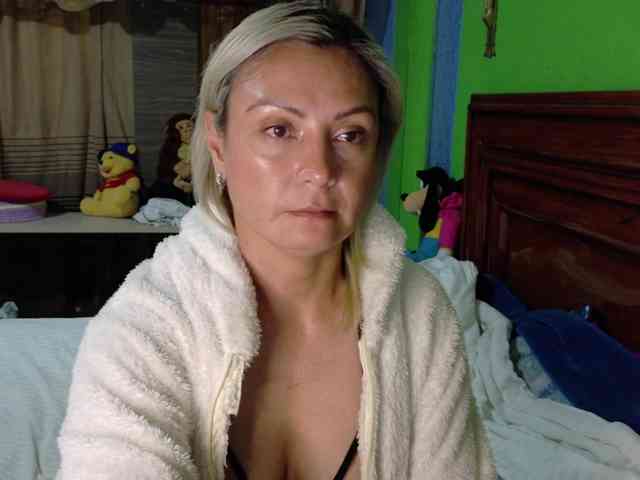 Charlizetheron1 webcam