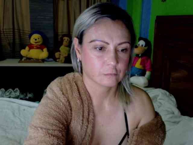 Charlizetheron1 webcam