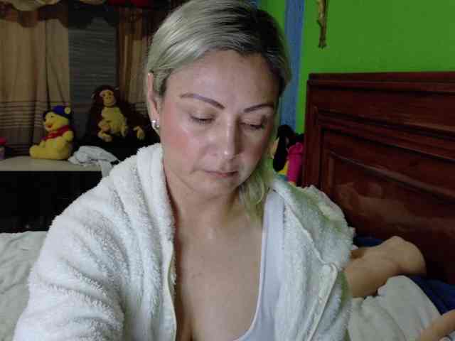 Charlizetheron1 webcam