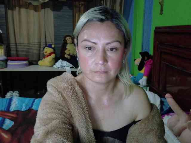 Charlizetheron1 webcam