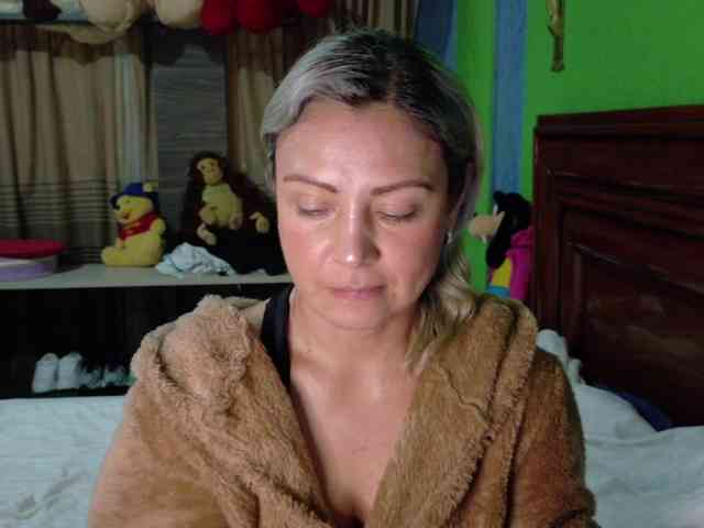 Charlizetheron1 webcam