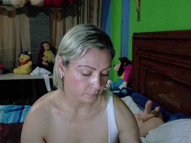 Charlizetheron1 webcam