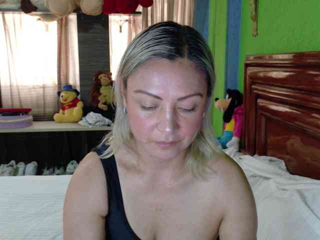 Charlizetheron1 webcam