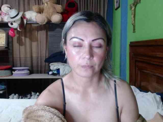 Charlizetheron1 webcam