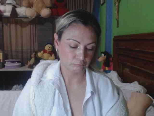 Charlizetheron1 webcam