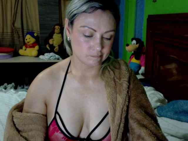 Charlizetheron1 Live Webcam on BongaCams