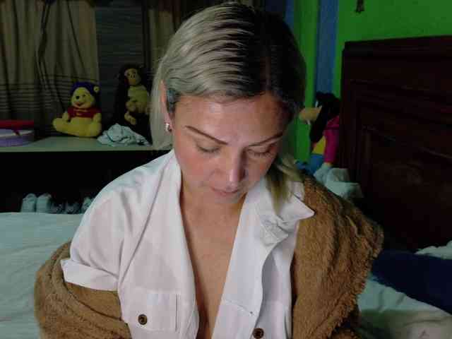 Charlizetheron1 webcam