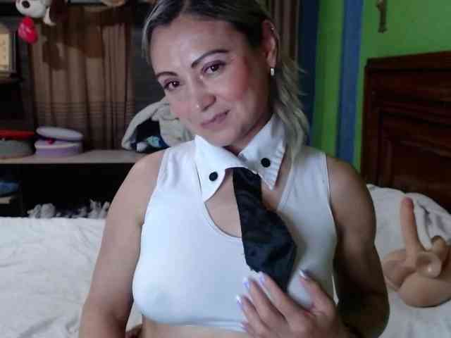 Charlizetheron1 webcam