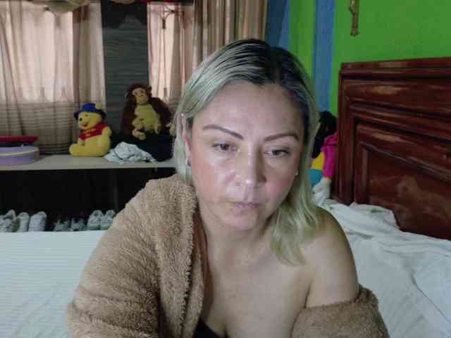 Charlizetheron1 webcam