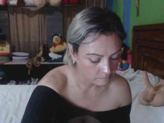 Charlizetheron1 webcam