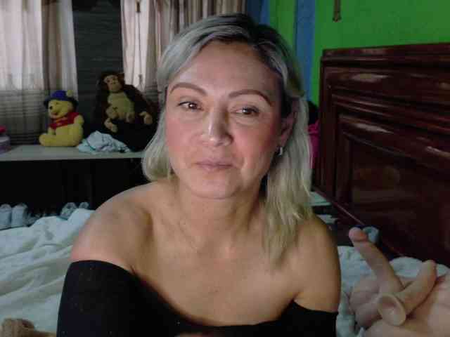 Charlizetheron1 webcam