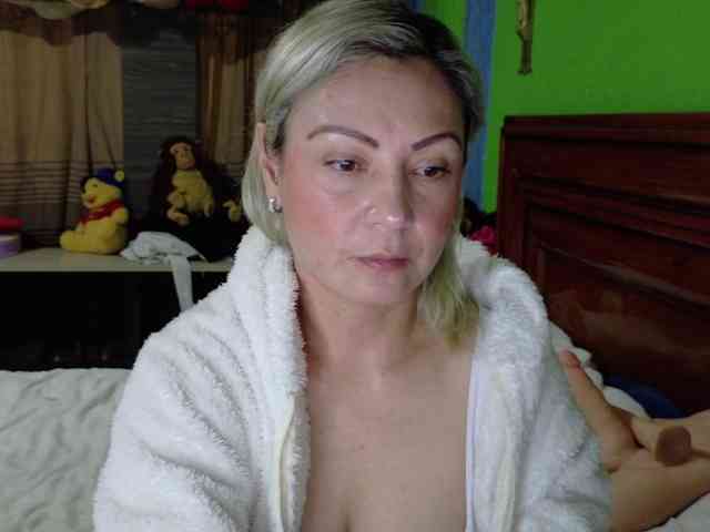 Charlizetheron1 webcam