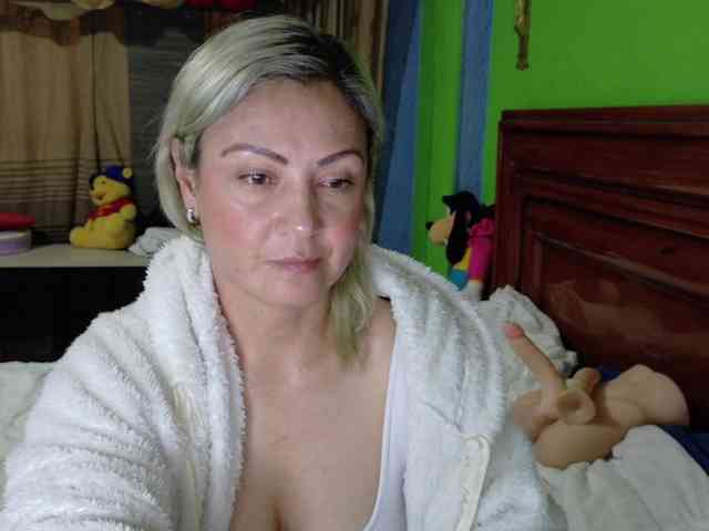 Charlizetheron1 webcam