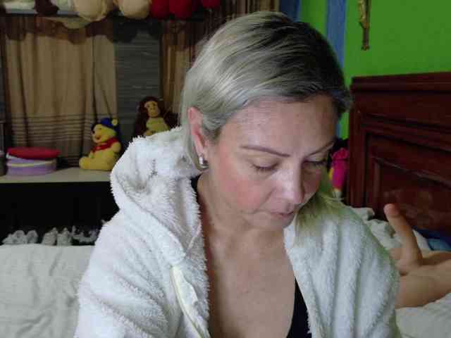 Charlizetheron1 webcam