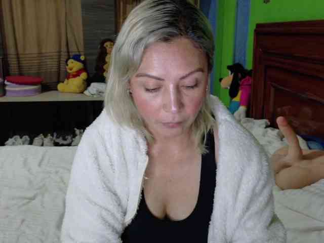 Charlizetheron1 webcam