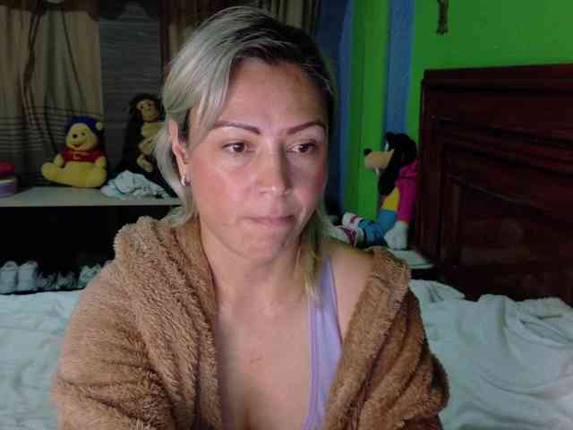 Charlizetheron1 webcam