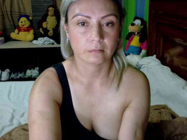 Charlizetheron1 webcam