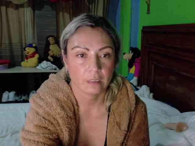 Charlizetheron1 webcam