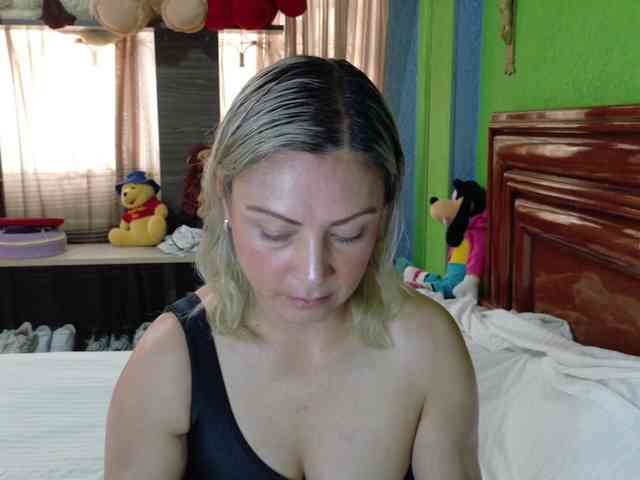 Charlizetheron1 webcam