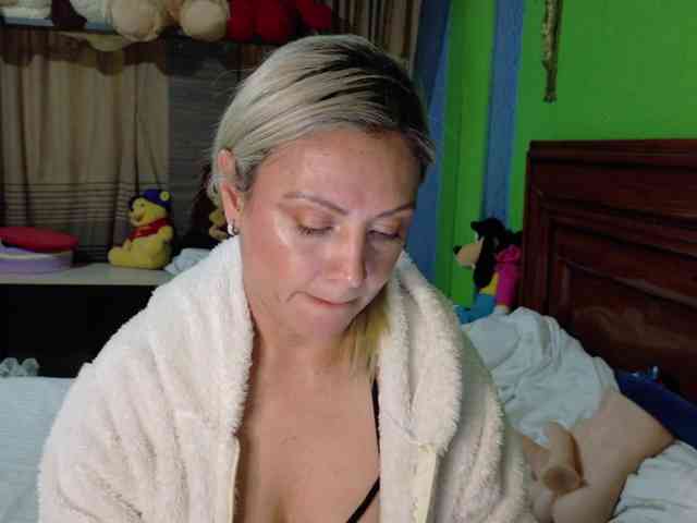 Charlizetheron1 webcam