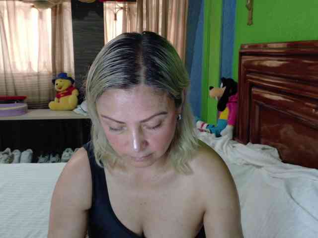 Charlizetheron1 webcam