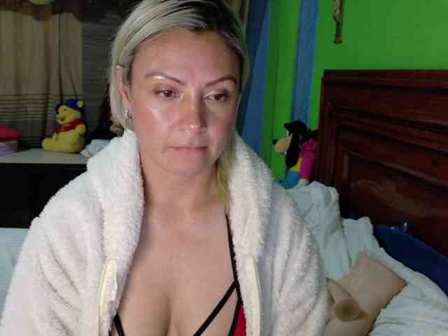 Charlizetheron1 webcam