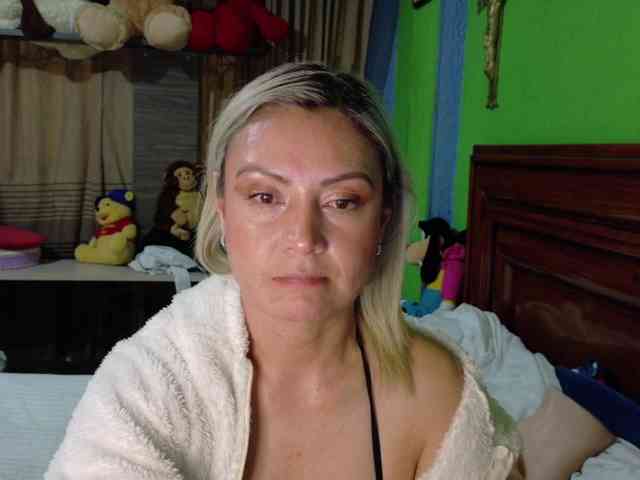 Charlizetheron1 webcam