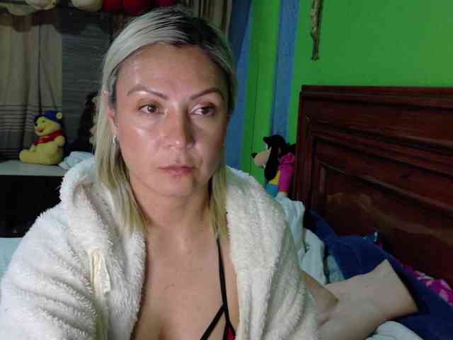 Charlizetheron1 webcam