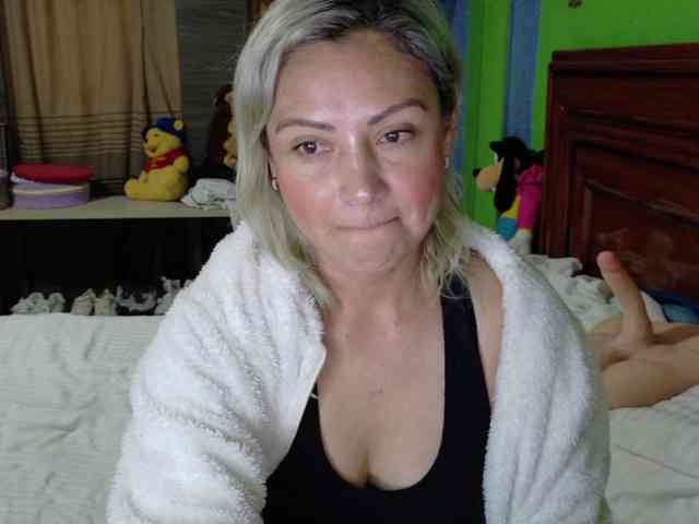 Charlizetheron1 webcam