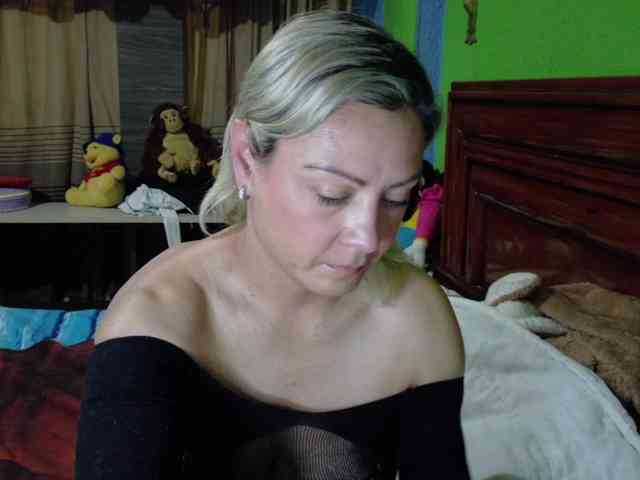 Charlizetheron1 webcam