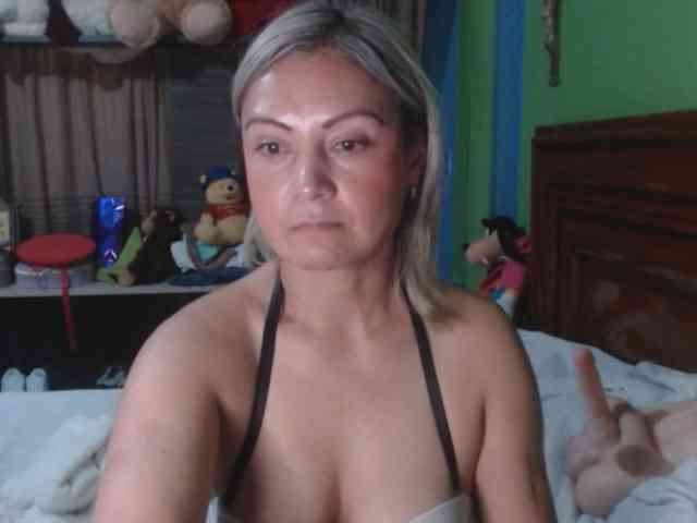 Charlizetheron1 webcam