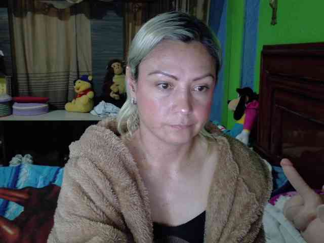 Charlizetheron1 webcam