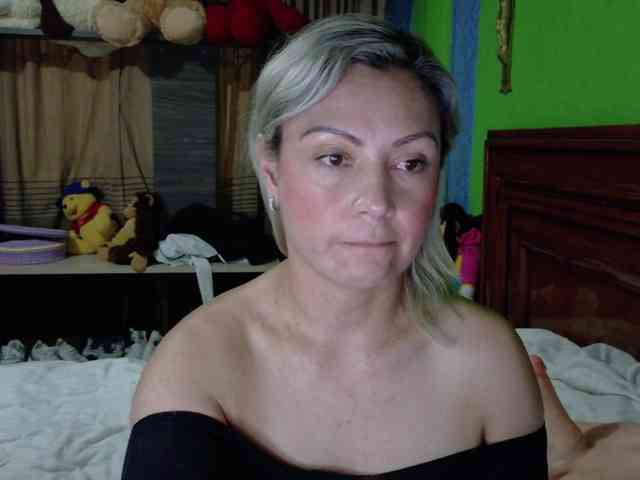 Charlizetheron1 webcam