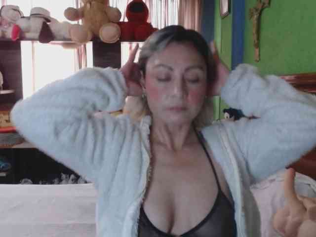 Charlizetheron1 webcam