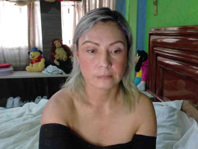 Charlizetheron1 webcam