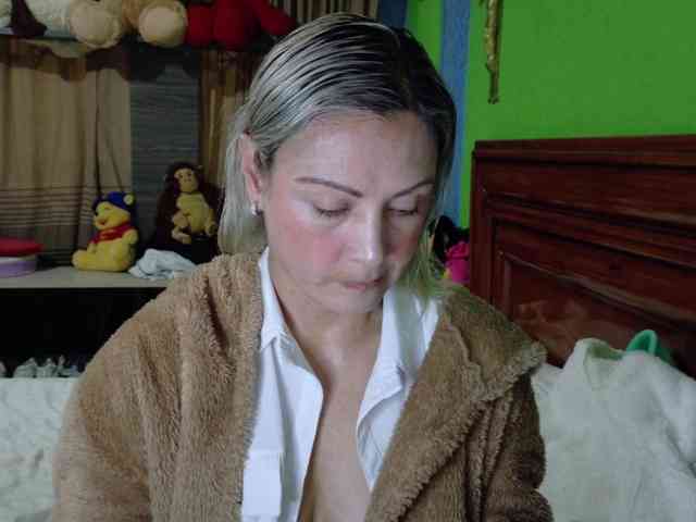 Charlizetheron1 webcam